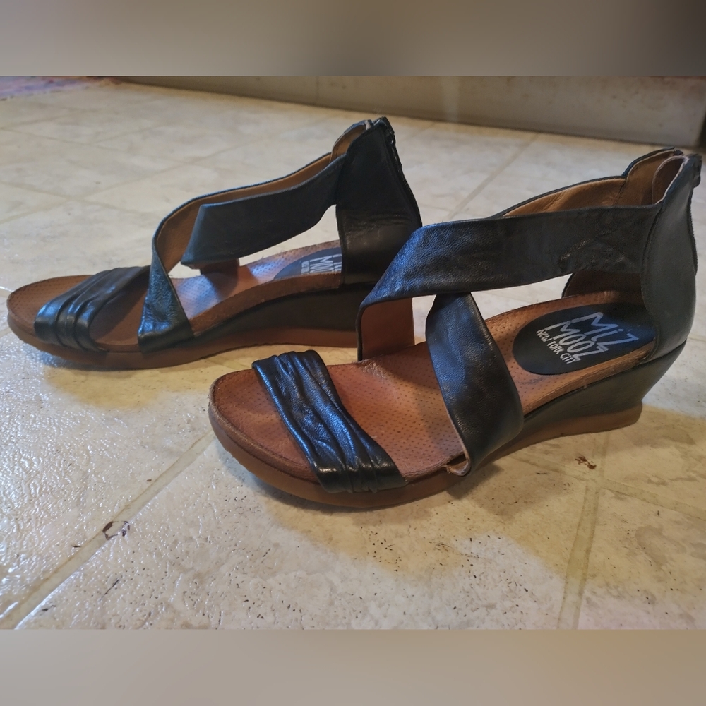Miz Mooz Monarch Black Wedge Sandals Sz EU 38